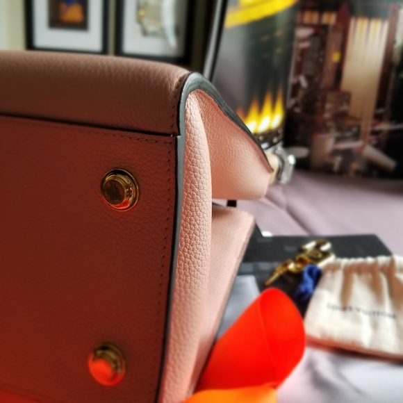 Louis Vuitton CITY STEAMER MM. MAGNOLIA - Picture 4 of 16